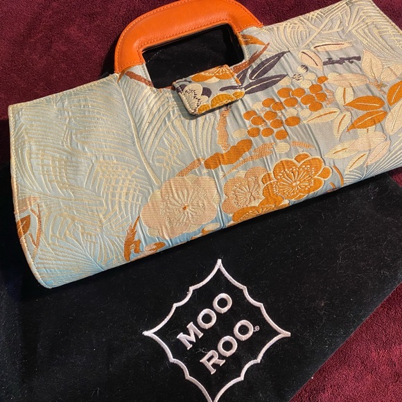 Signed Vintage clutch. Gently loved - Picture 4 of 8